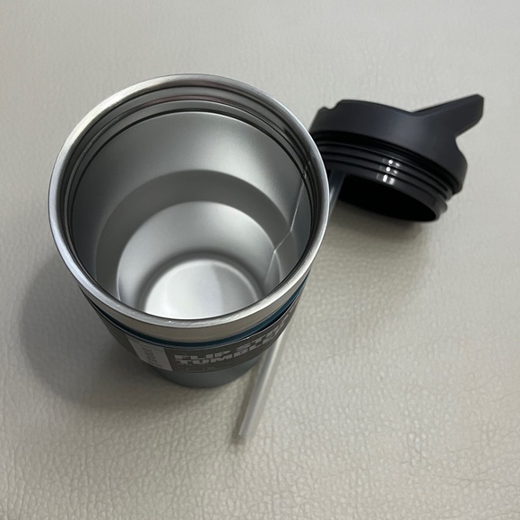 NWT - Stanley The Iceflow Flip Straw Tumbler 20oz/0.59L 7hrs Cold 35hrs Iced - Picture 4 of 7